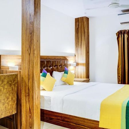 Treebo Trip Seven Olives Andheri Bombay Extérieur photo