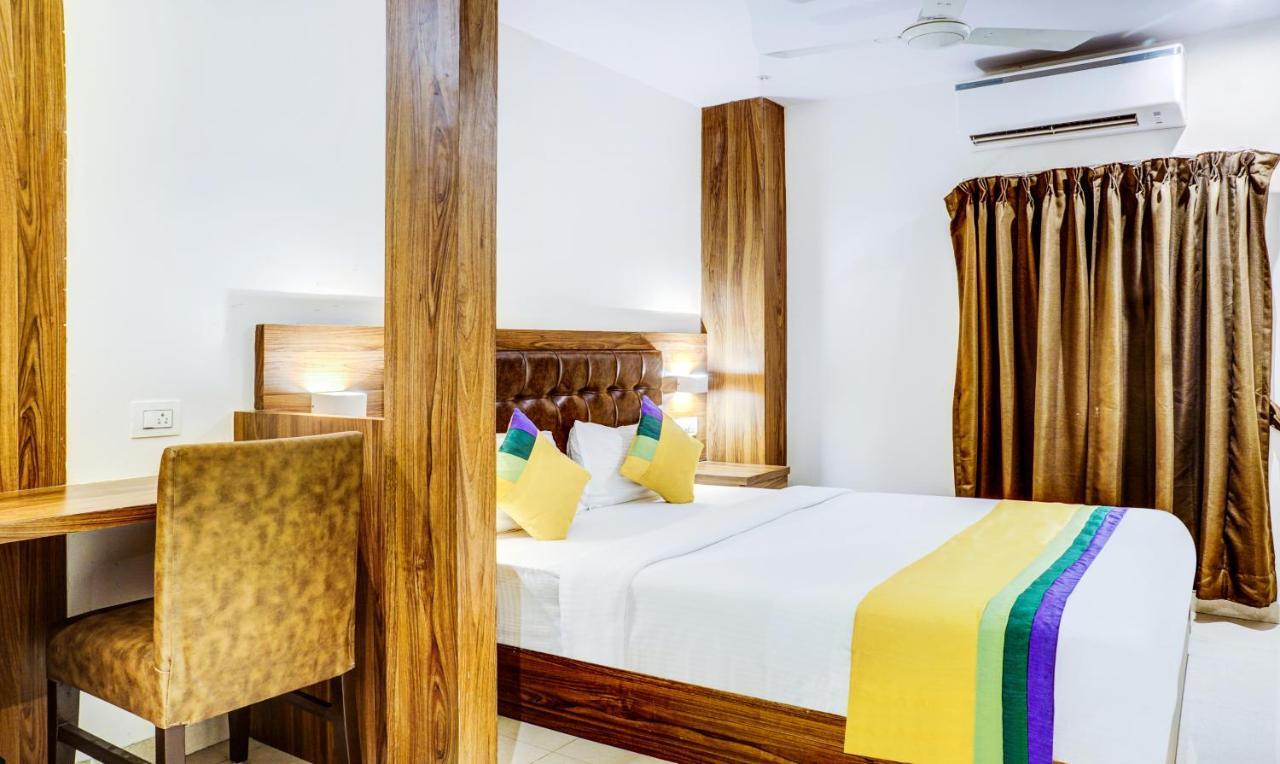 Treebo Trip Seven Olives Andheri Bombay Extérieur photo